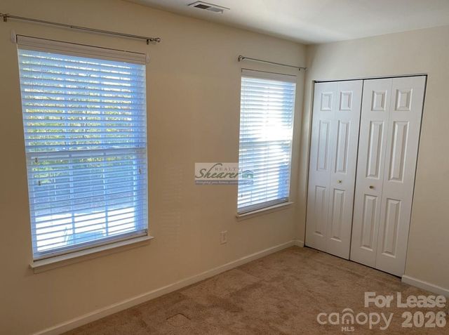 8709 Wandering Creek Way, Charlotte, NC 28227