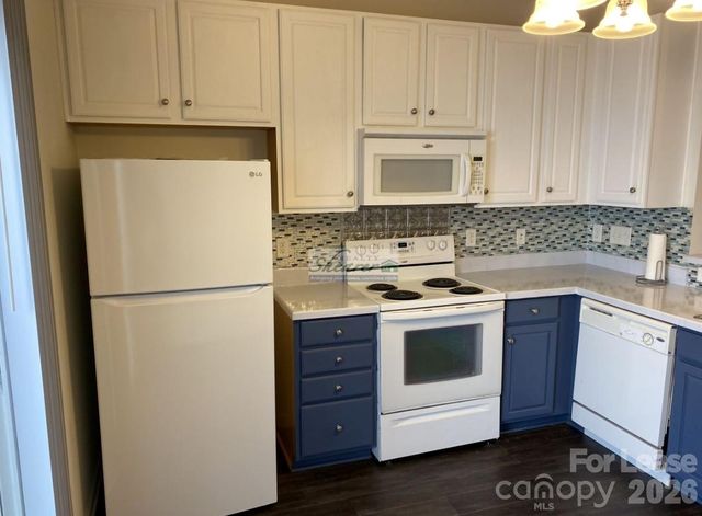 8709 Wandering Creek Way, Charlotte, NC 28227