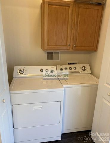 8709 Wandering Creek Way, Charlotte, NC 28227