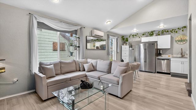 2707 E Desmet Ave, Spokane, WA 99202