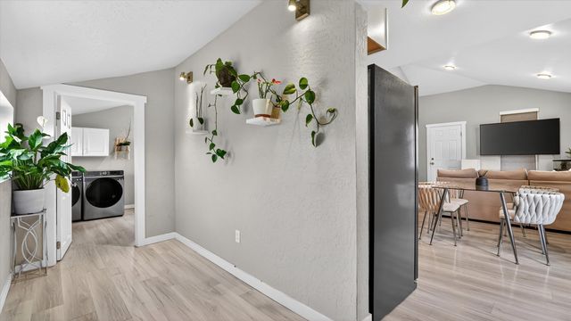 2707 E Desmet Ave, Spokane, WA 99202