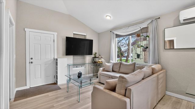 2707 E Desmet Ave, Spokane, WA 99202