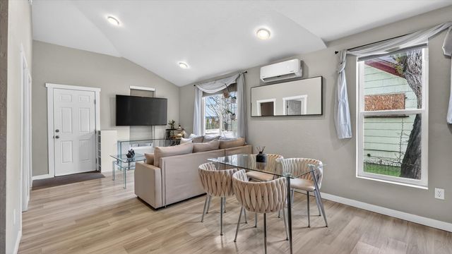 2707 E Desmet Ave, Spokane, WA 99202