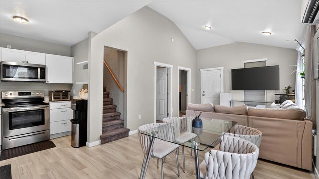 2707 E Desmet Ave, Spokane, WA 99202