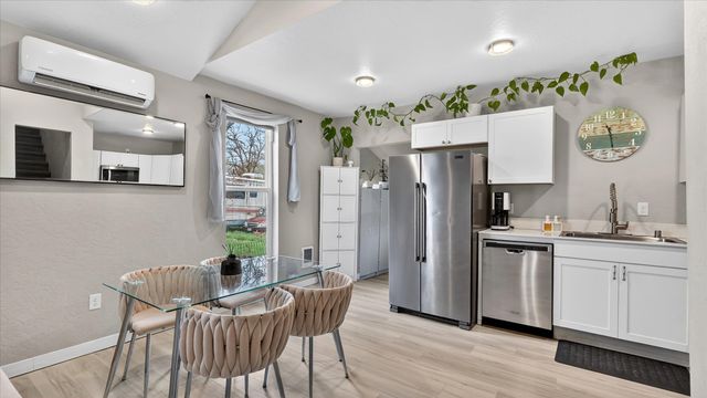 2707 E Desmet Ave, Spokane, WA 99202