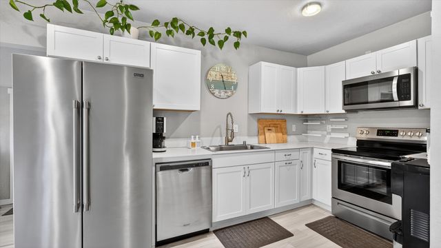 2707 E Desmet Ave, Spokane, WA 99202