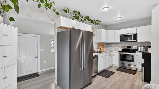 2707 E Desmet Ave, Spokane, WA 99202