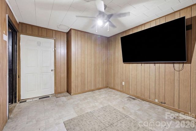 2026 12th Avenue NE, Hickory, NC 28601