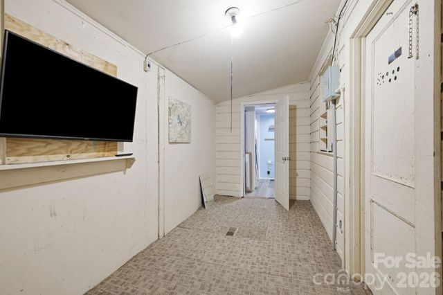 2026 12th Avenue NE, Hickory, NC 28601