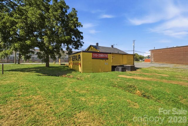 2026 12th Avenue NE, Hickory, NC 28601