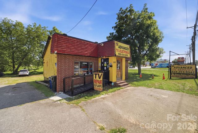 2026 12th Avenue NE, Hickory, NC 28601