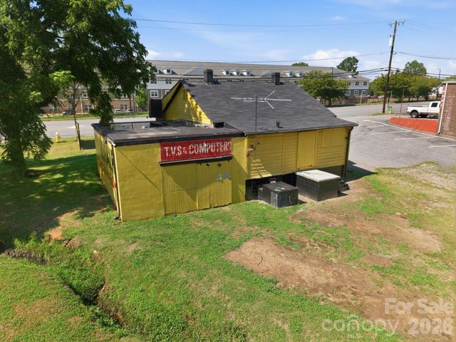 2026 12th Avenue NE, Hickory, NC 28601