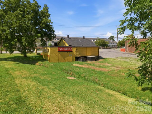 2026 12th Avenue NE, Hickory, NC 28601