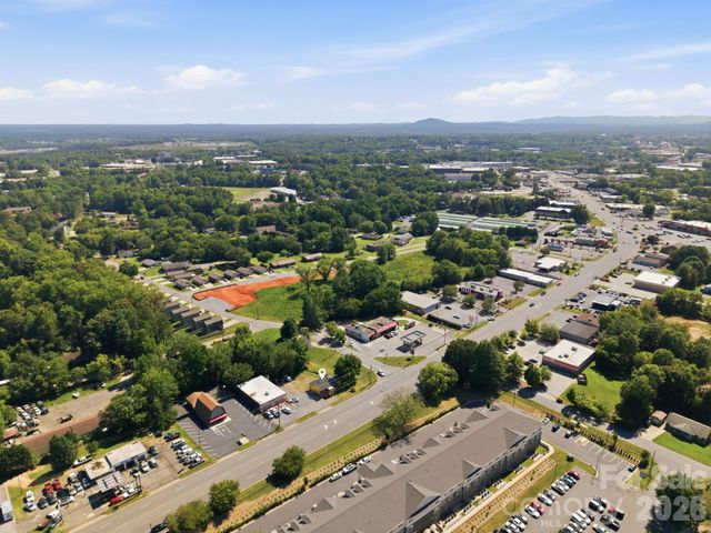 2026 12th Avenue NE, Hickory, NC 28601