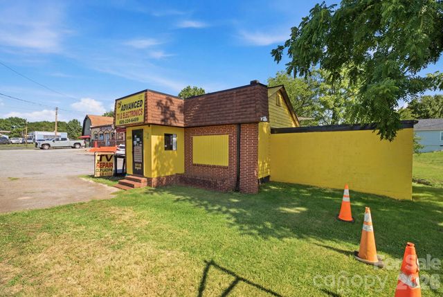 2026 12th Avenue NE, Hickory, NC 28601