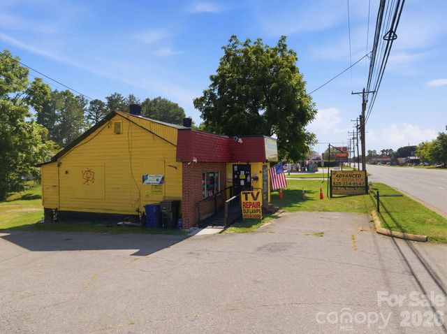 2026 12th Avenue NE, Hickory, NC 28601