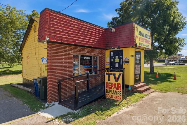 2026 12th Avenue NE, Hickory, NC 28601