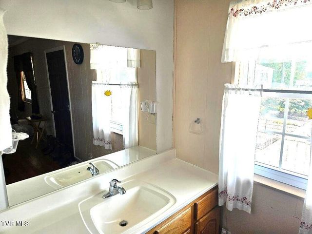 800 Locust Street 3, Rogersville, TN 37857