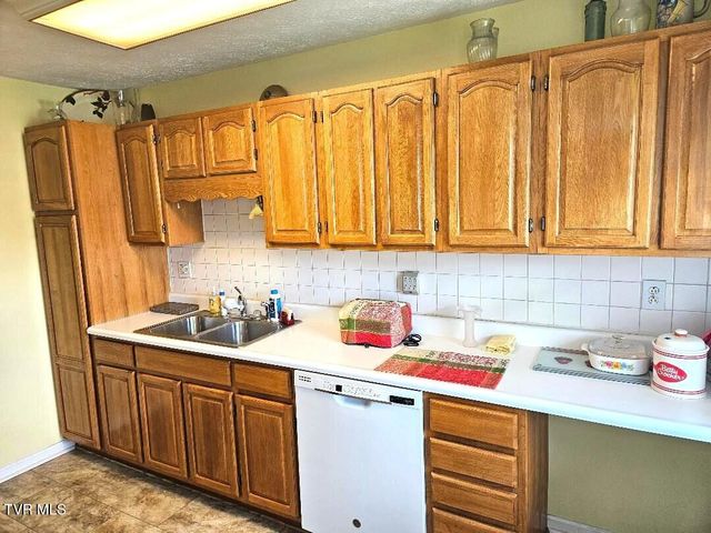 800 Locust Street 3, Rogersville, TN 37857