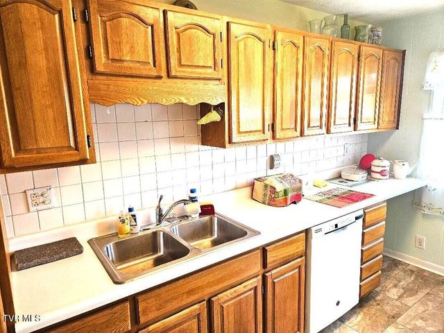 800 Locust Street 3, Rogersville, TN 37857