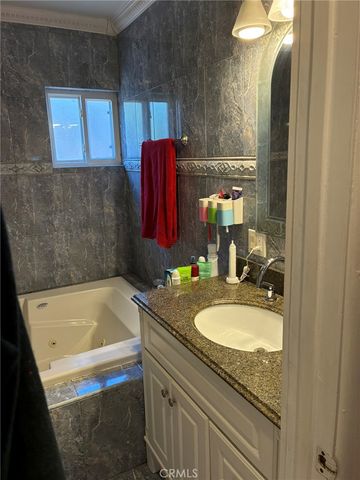 4711 Aqueduct, Los Angeles, CA 91436