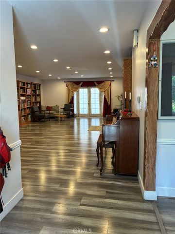 4711 Aqueduct, Los Angeles, CA 91436