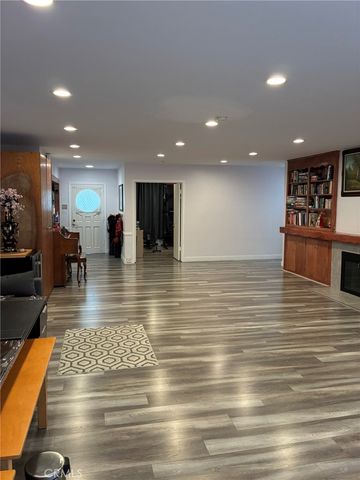 4711 Aqueduct, Los Angeles, CA 91436