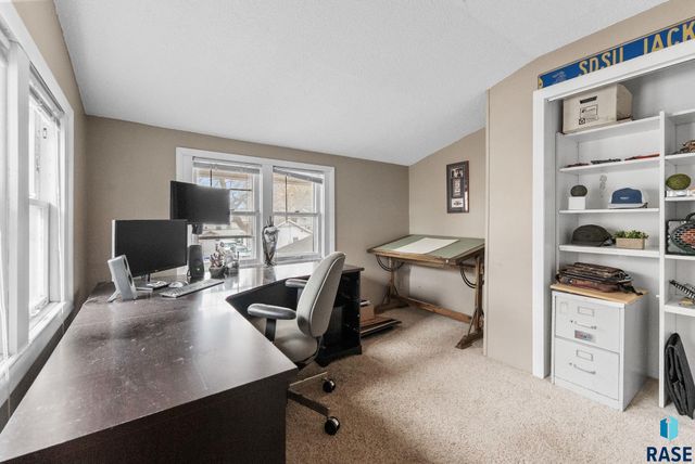 709 E 20th St Street, Sioux Falls, SD 57105