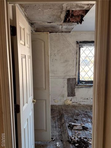 9422 Westchester Drive, St Louis, MO 63136