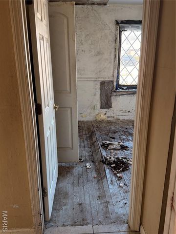 9422 Westchester Drive, St Louis, MO 63136