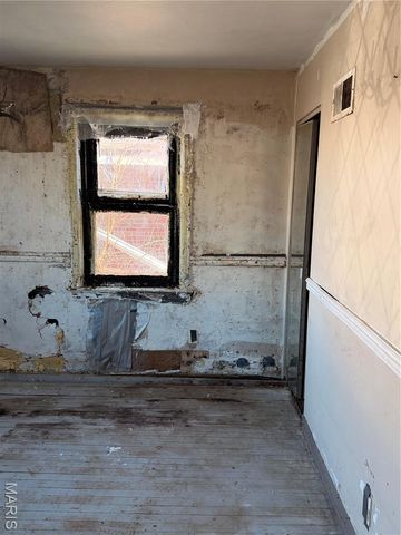 9422 Westchester Drive, St Louis, MO 63136