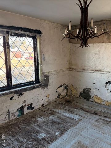 9422 Westchester Drive, St Louis, MO 63136