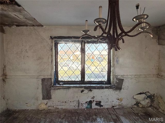 9422 Westchester Drive, St Louis, MO 63136