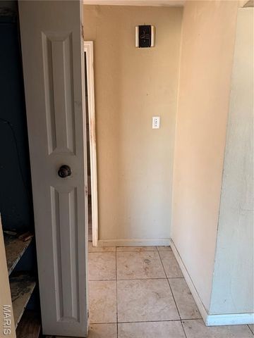 9422 Westchester Drive, St Louis, MO 63136