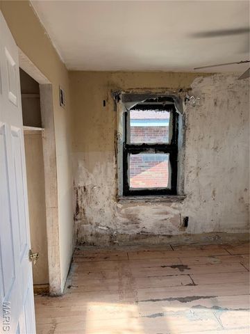 9422 Westchester Drive, St Louis, MO 63136