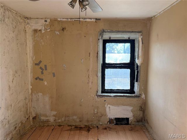 9422 Westchester Drive, St Louis, MO 63136