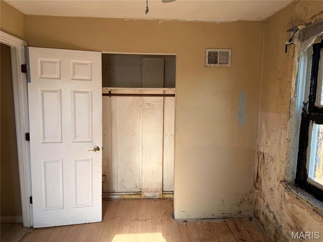 9422 Westchester Drive, St Louis, MO 63136