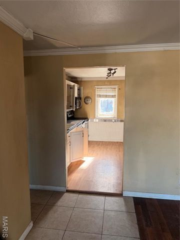 9422 Westchester Drive, St Louis, MO 63136