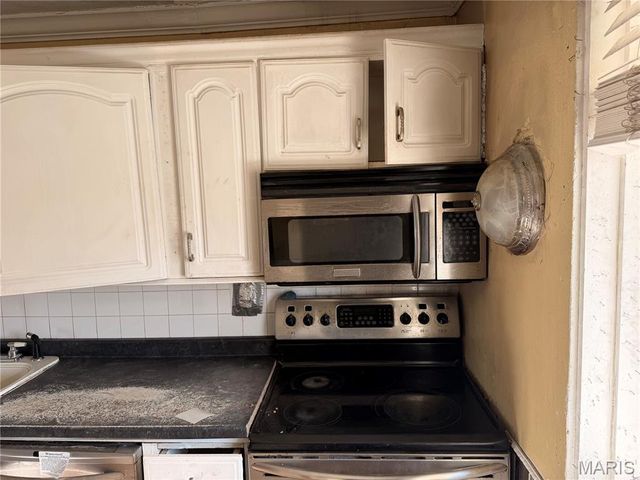 9422 Westchester Drive, St Louis, MO 63136