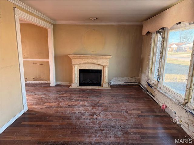 9422 Westchester Drive, St Louis, MO 63136