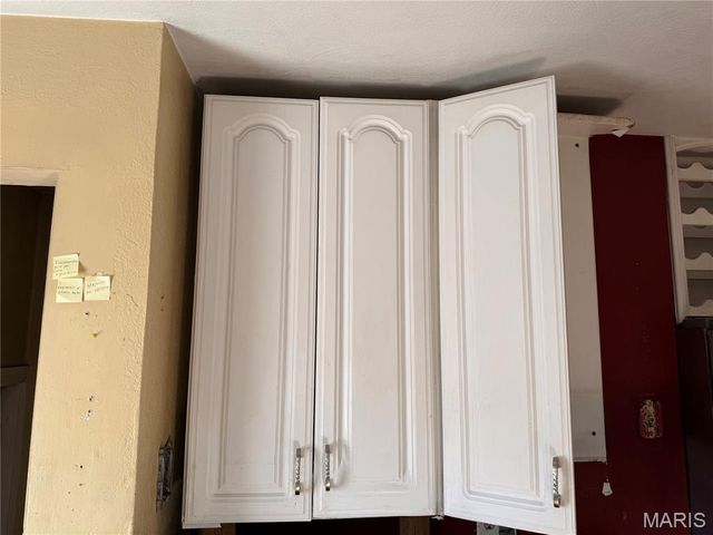 9422 Westchester Drive, St Louis, MO 63136