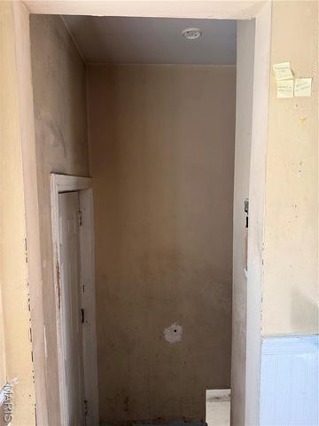 9422 Westchester Drive, St Louis, MO 63136