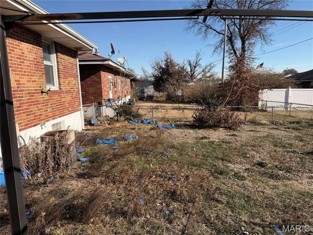 9422 Westchester Drive, St Louis, MO 63136