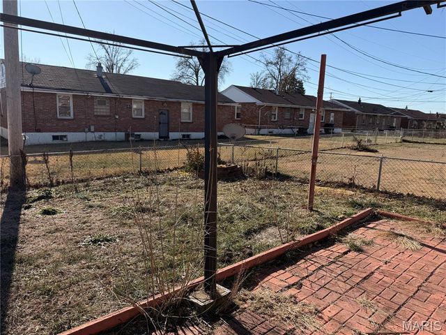 9422 Westchester Drive, St Louis, MO 63136