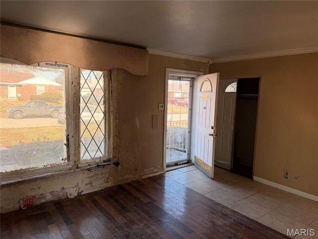 9422 Westchester Drive, St Louis, MO 63136