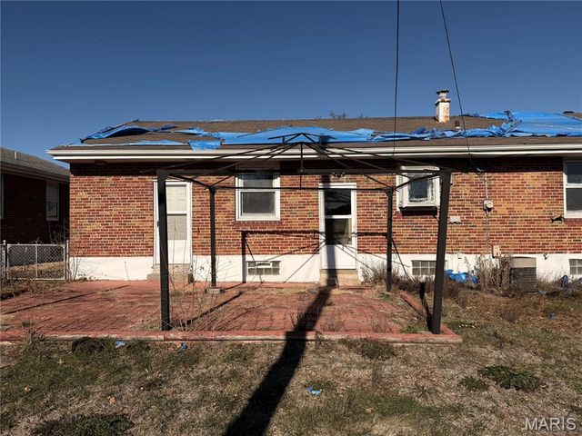 9422 Westchester Drive, St Louis, MO 63136