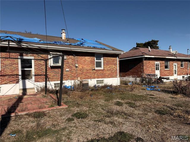 9422 Westchester Drive, St Louis, MO 63136