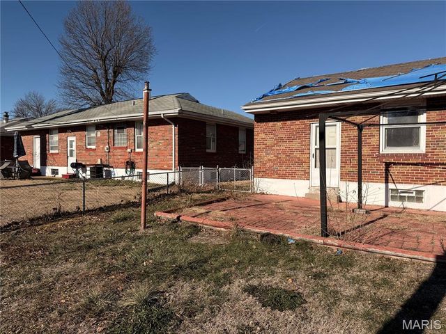 9422 Westchester Drive, St Louis, MO 63136