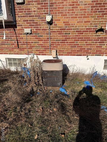 9422 Westchester Drive, St Louis, MO 63136