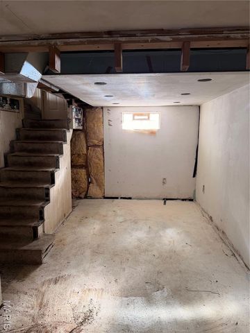 9422 Westchester Drive, St Louis, MO 63136